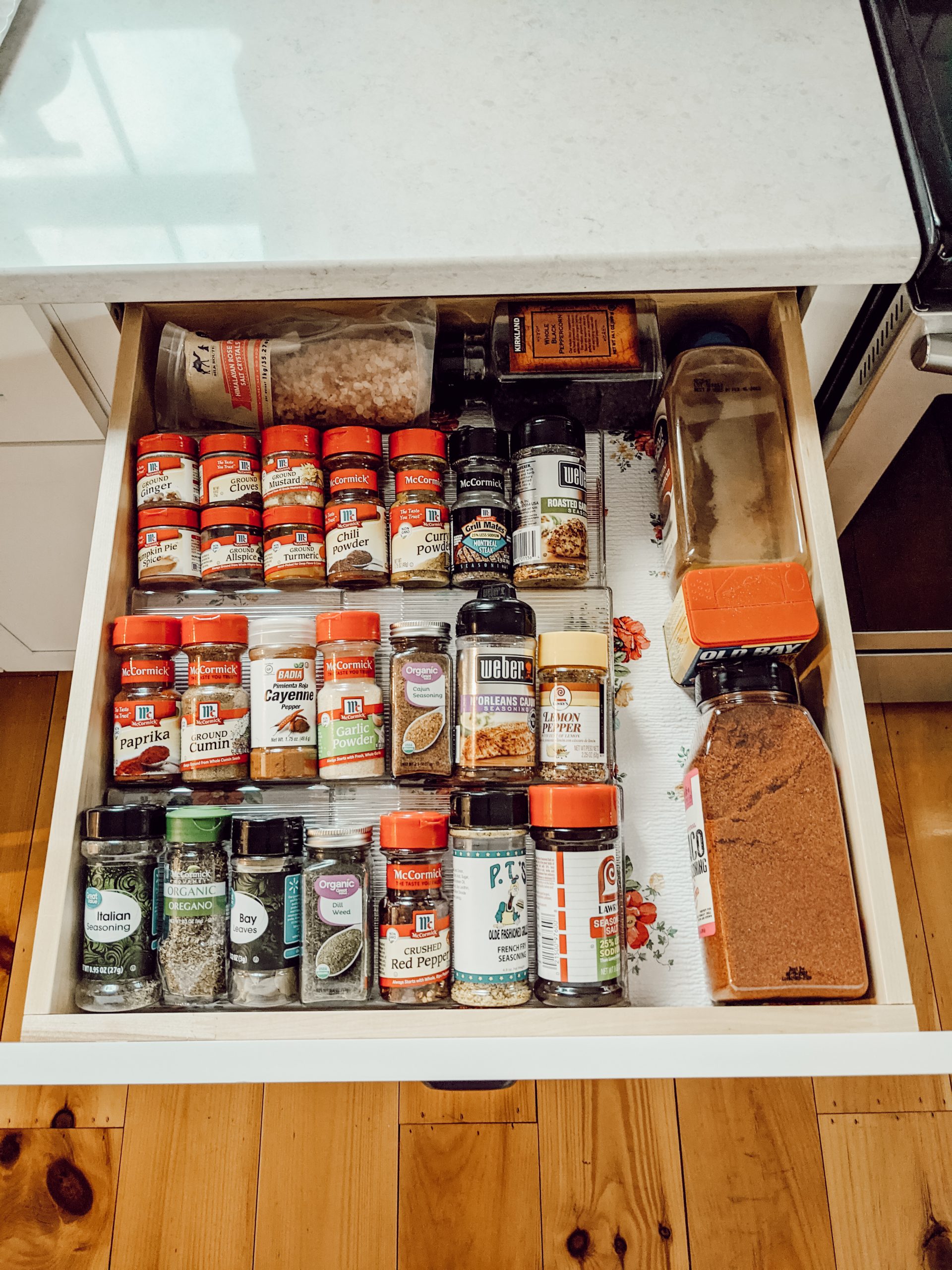 spice drawer with expandable drawer organizer