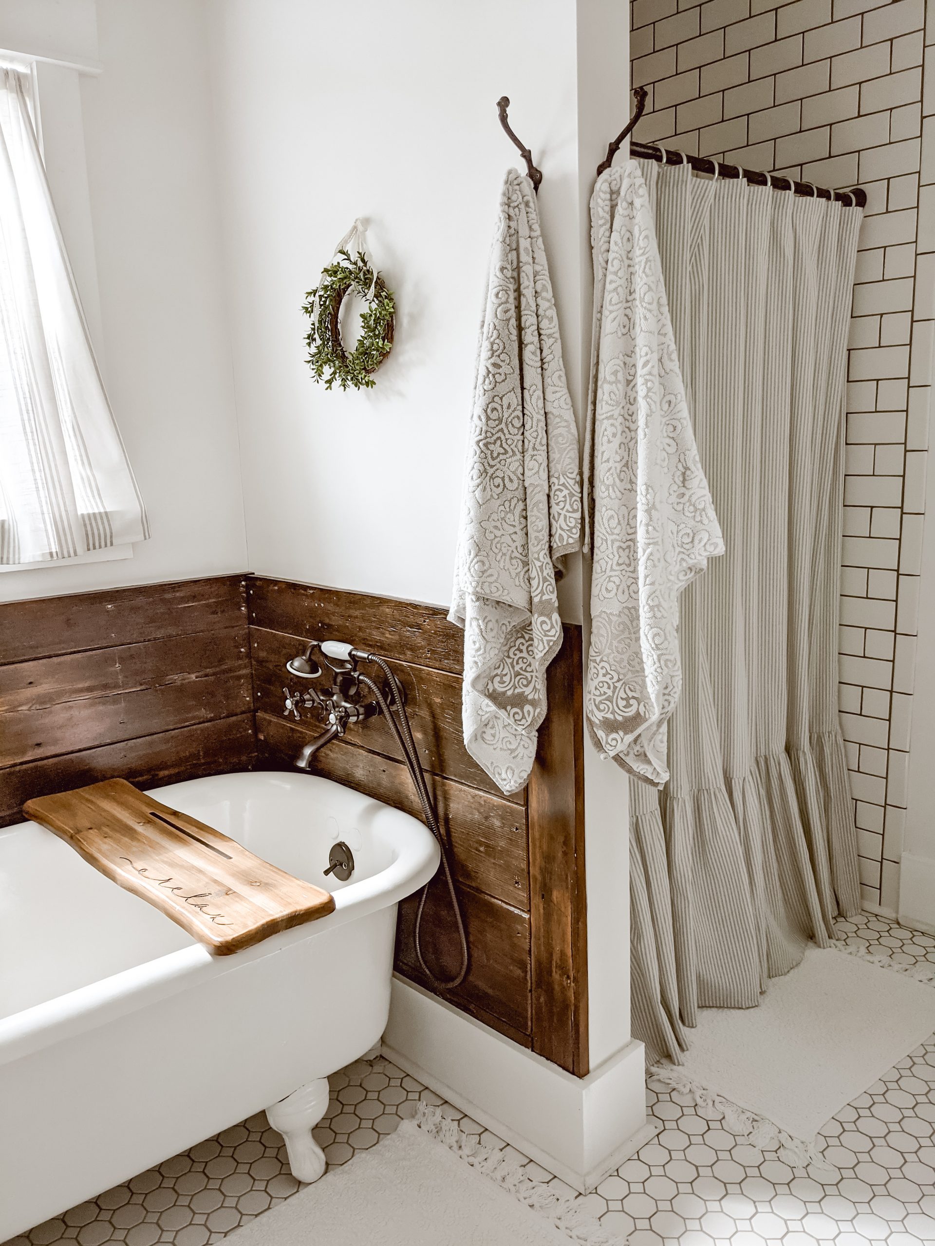 pretty neutral farmhouse cottage bathroom with whites and wood tones