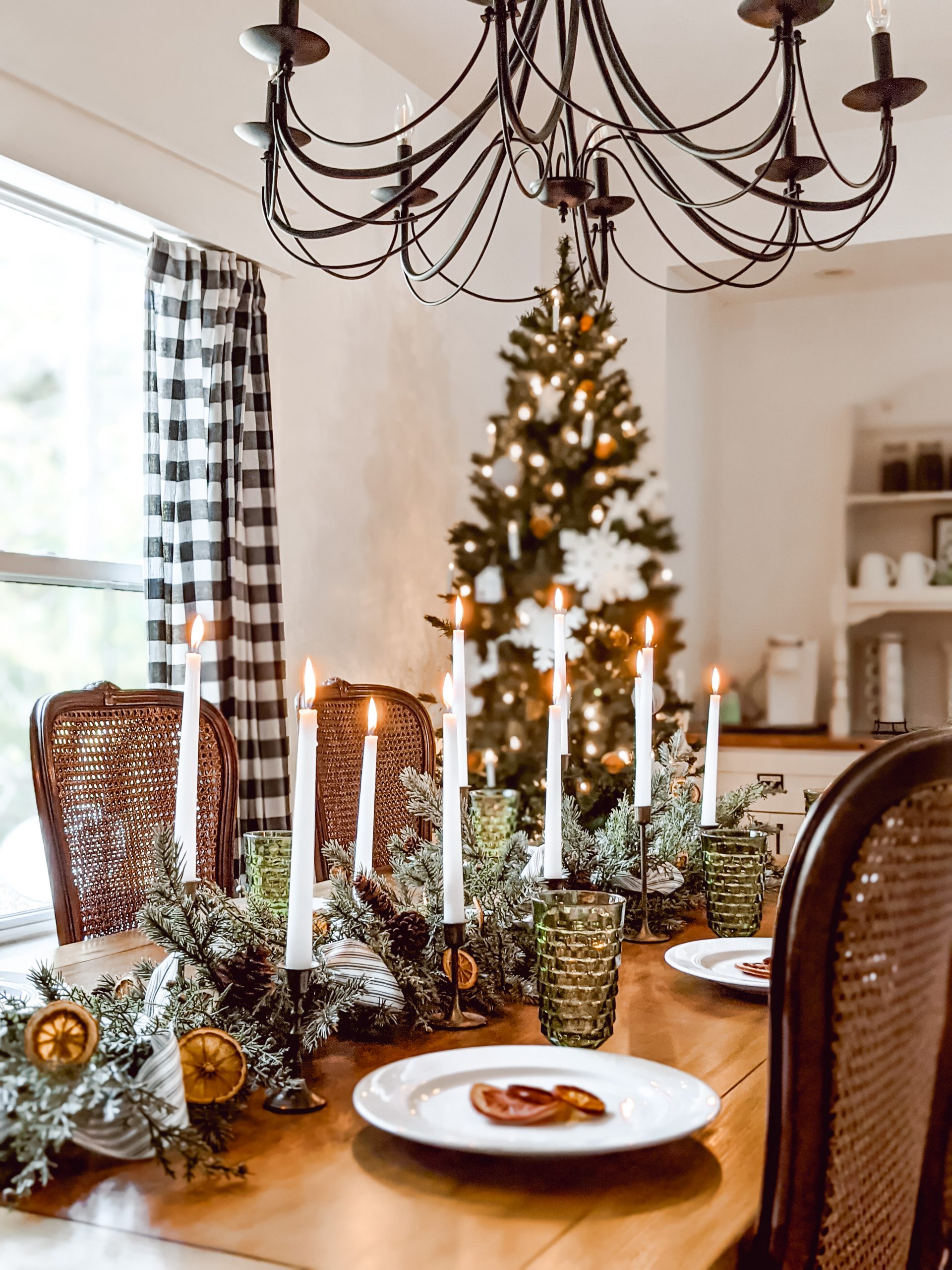 farmhouse cottage style dining room at Christmas time