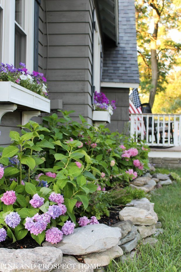 simple cottage farmhouse landscape ideas with stacked stone edging